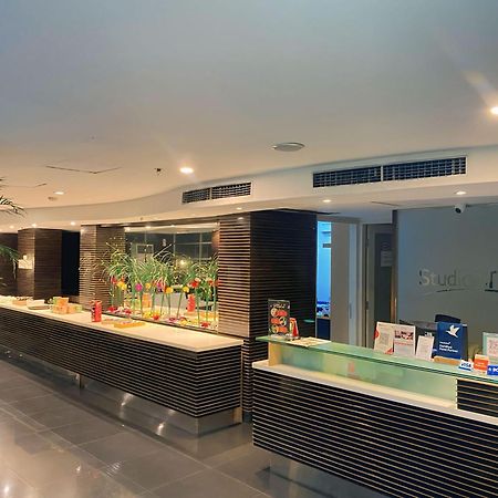 Studio One Thamrin Hotel Jakarta Exterior foto