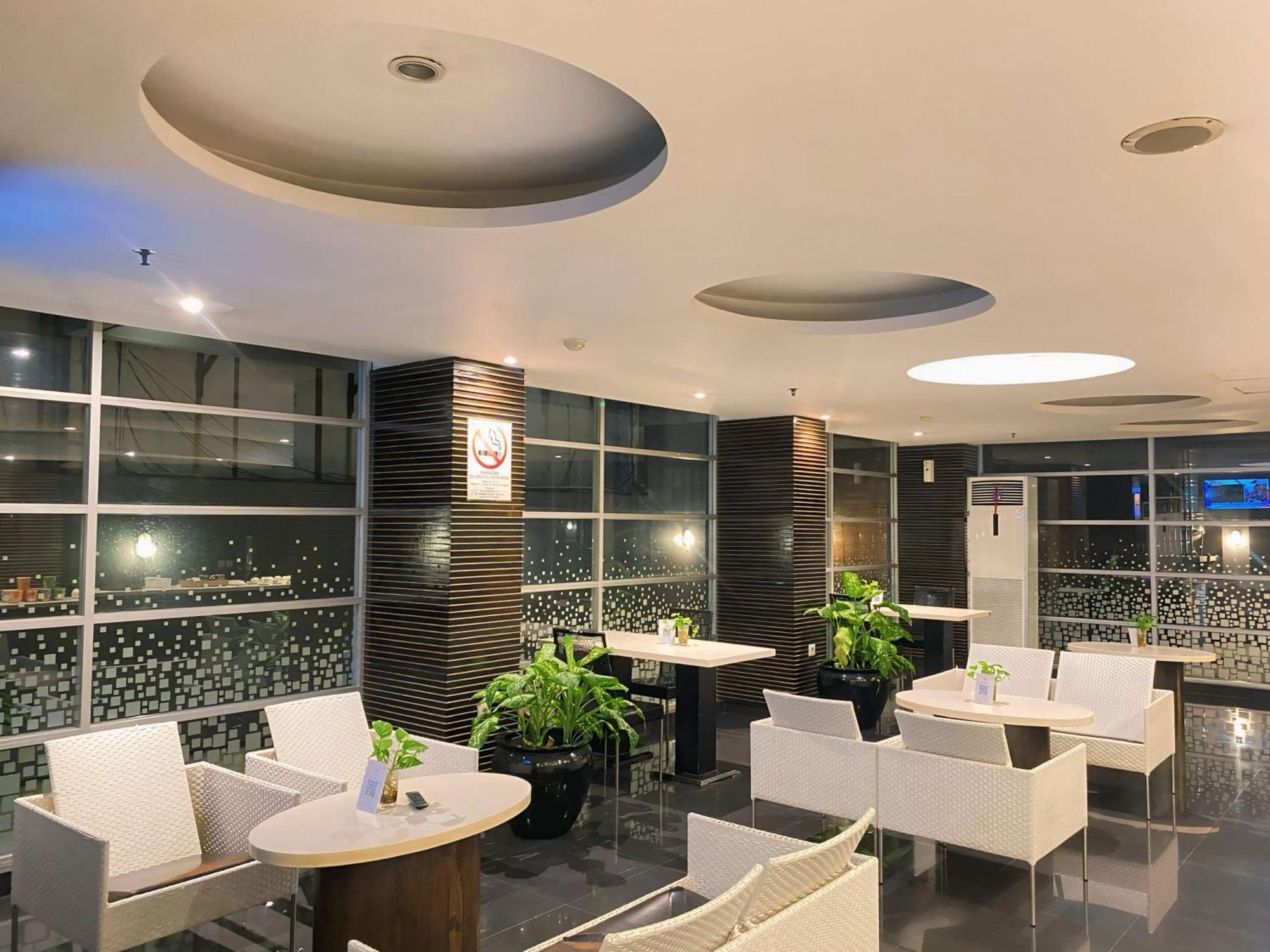 Studio One Thamrin Hotel Jakarta Exterior foto