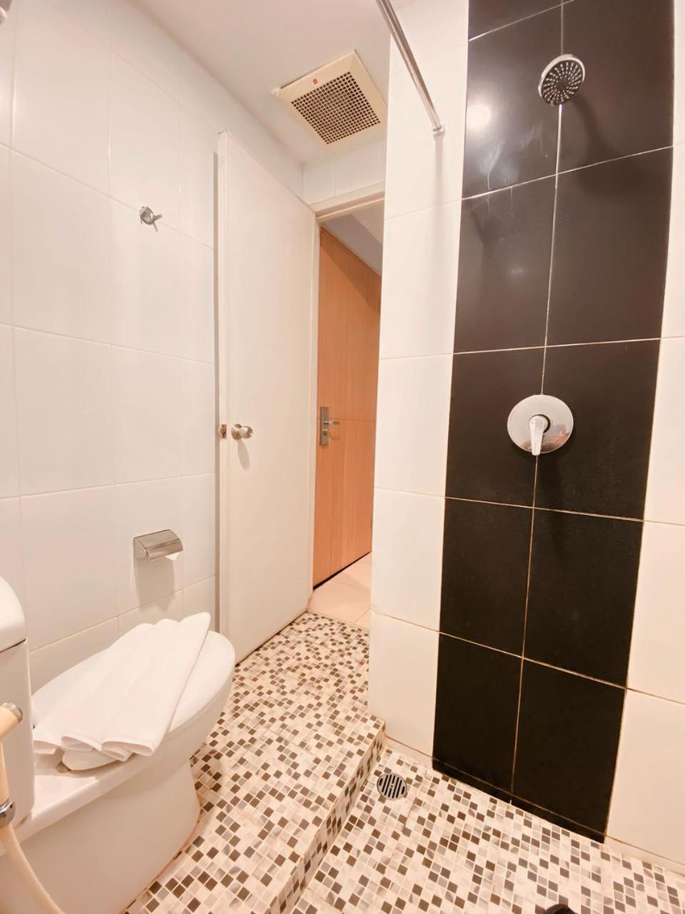 Studio One Thamrin Hotel Jakarta Exterior foto